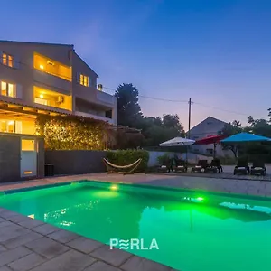 House Mirabelle With Pool Nerezine